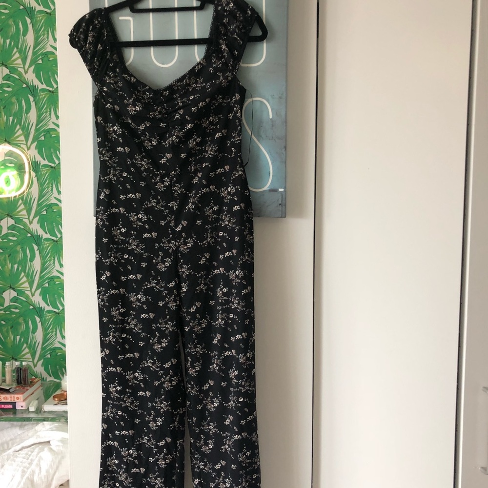 Black floral print jumpsuit never worn tags on